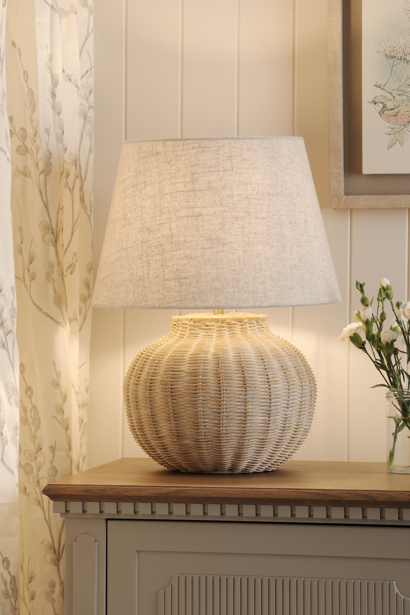 Table lamps for living rooms