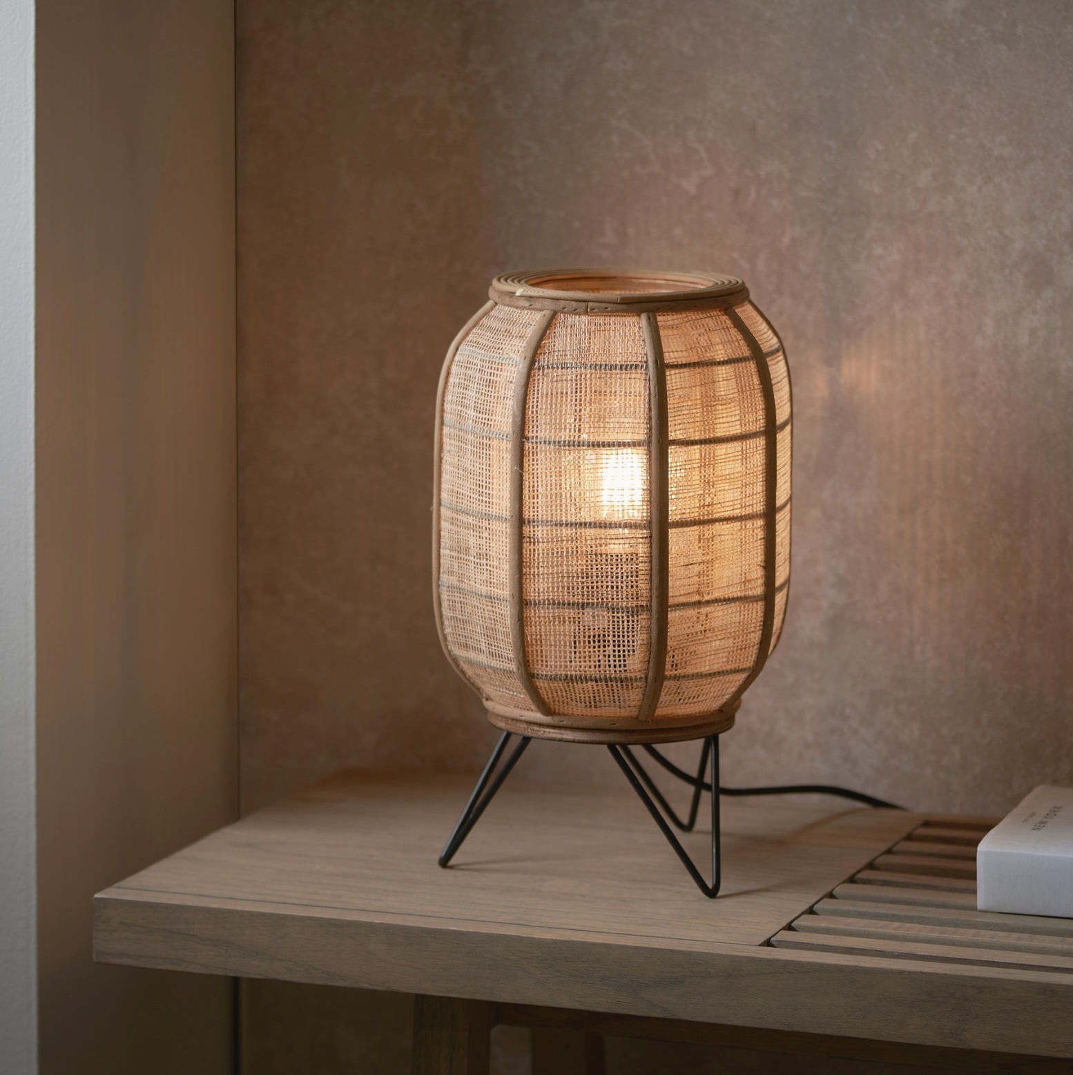 Side table lamps for living rooms